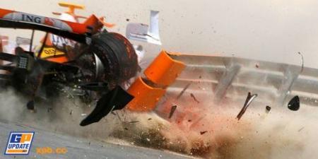 et 1 renault dans le rail 